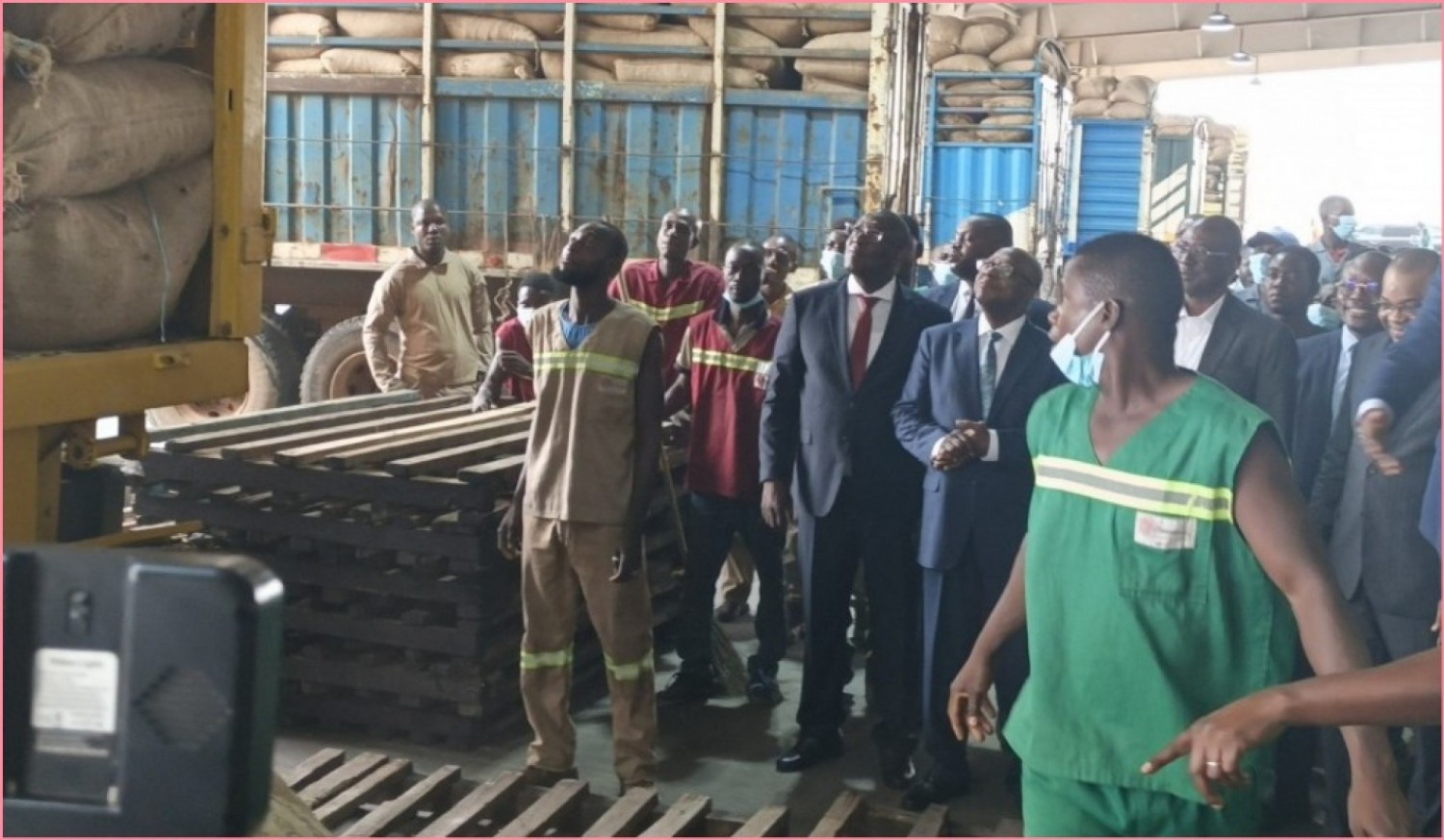 Côte d'Ivoire : Face au blocage du cacao, l'État lance une opération d'achat exceptionnelle pour protéger les planteurs et fluidifier la commercialisation