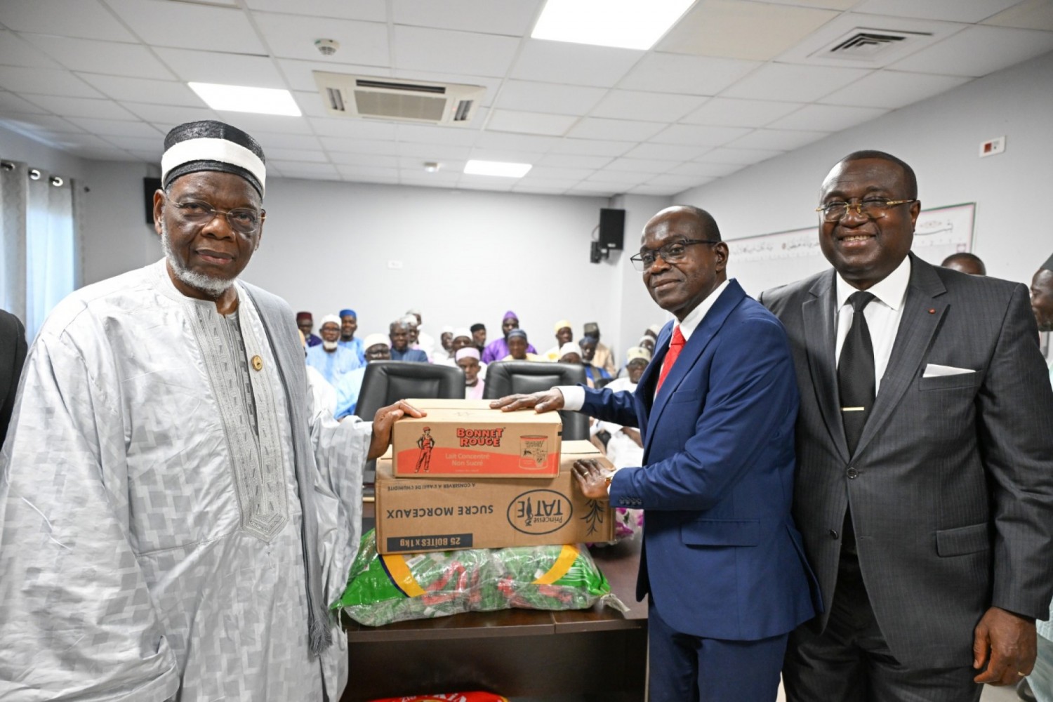 Côte d'Ivoire : Ramadan 2026, le Premier ministre Robert Beugré Mambé offre plus de 10 tonnes de vivres à la communauté musulmane