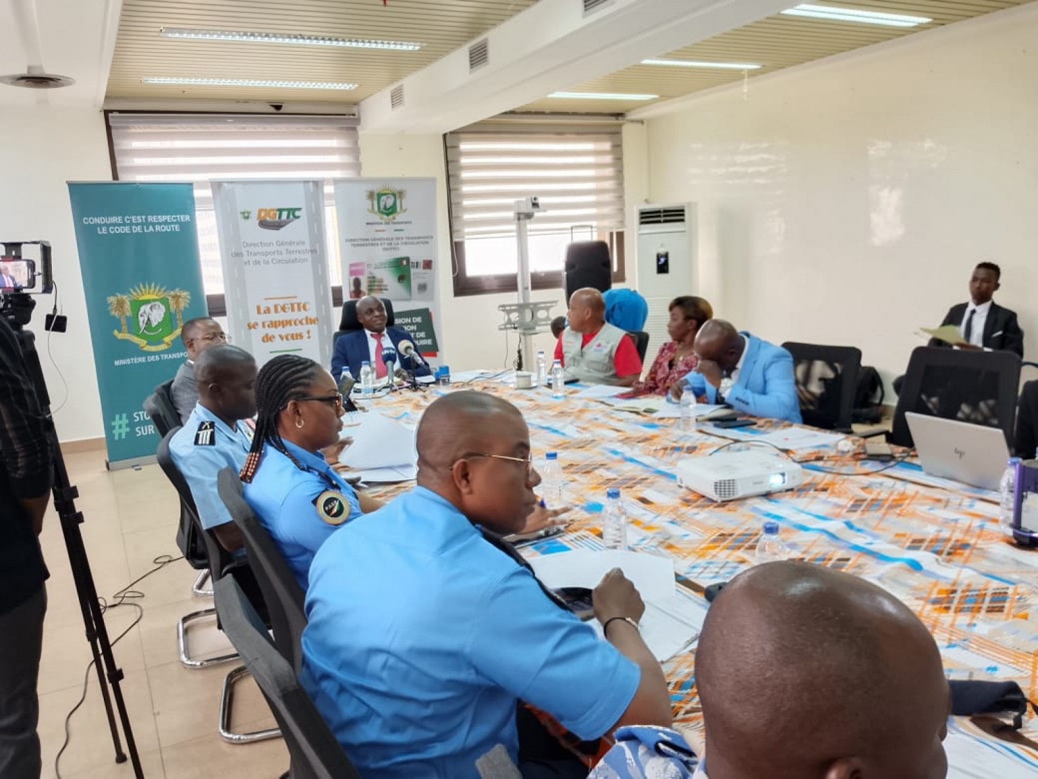 Côte d'Ivoire : Six mois ferme de retrait du permis et retour à  l'auto-école pour le conducteur signalé dans un sens inverse  à Yopougon