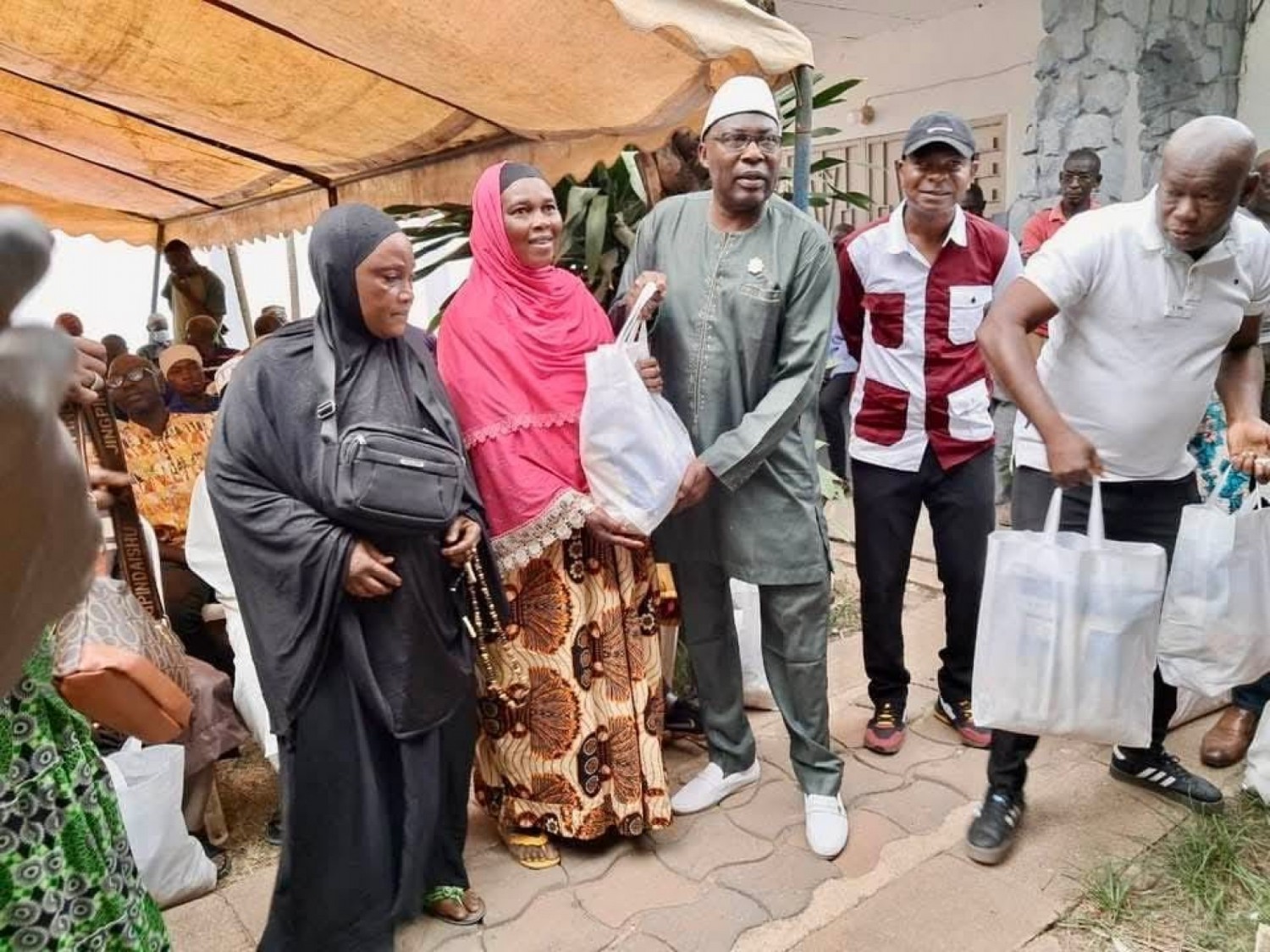 Côte d'Ivoire : Bouaké, plusieurs musulmans dans le besoin reçoivent 40 tonnes de vivres