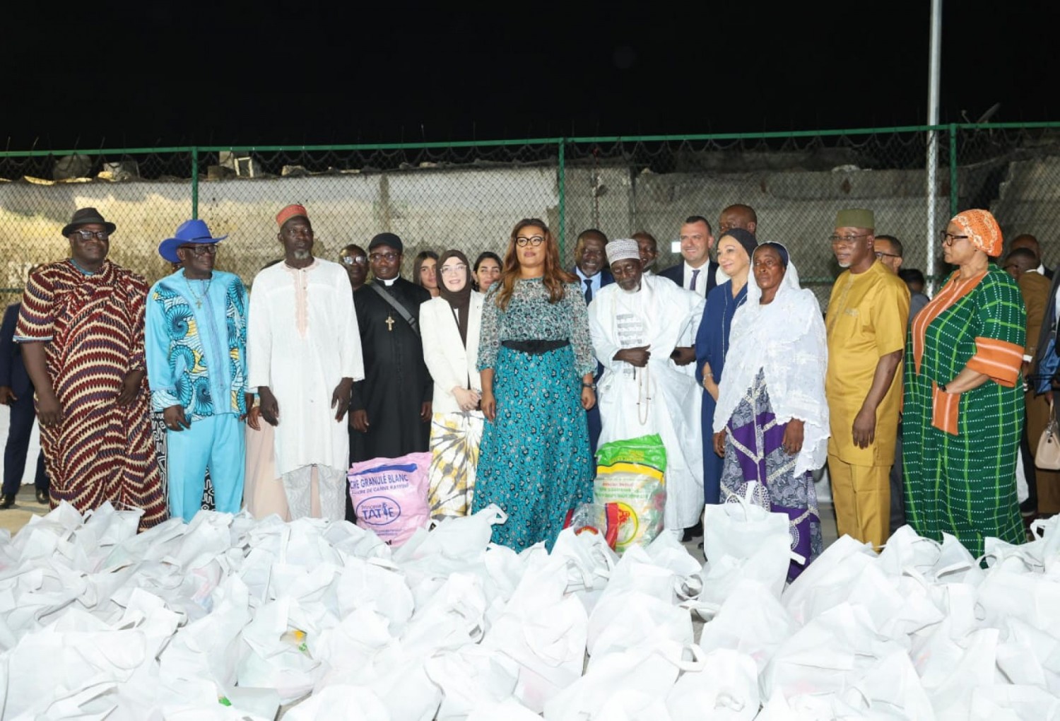 Côte d'Ivoire : Koumassi, une rupture collective de jeûne pour célébrer l'unité et la solidarité intercommunautaire, 1000 ménages vulnérables reçoivent des kits alimentaires