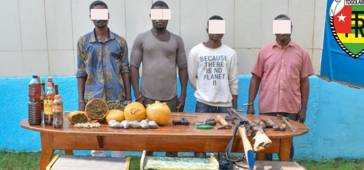 Togo :  La police interpelle 3 suspects à Agou-Nyogbo et saisit des armes et munitions