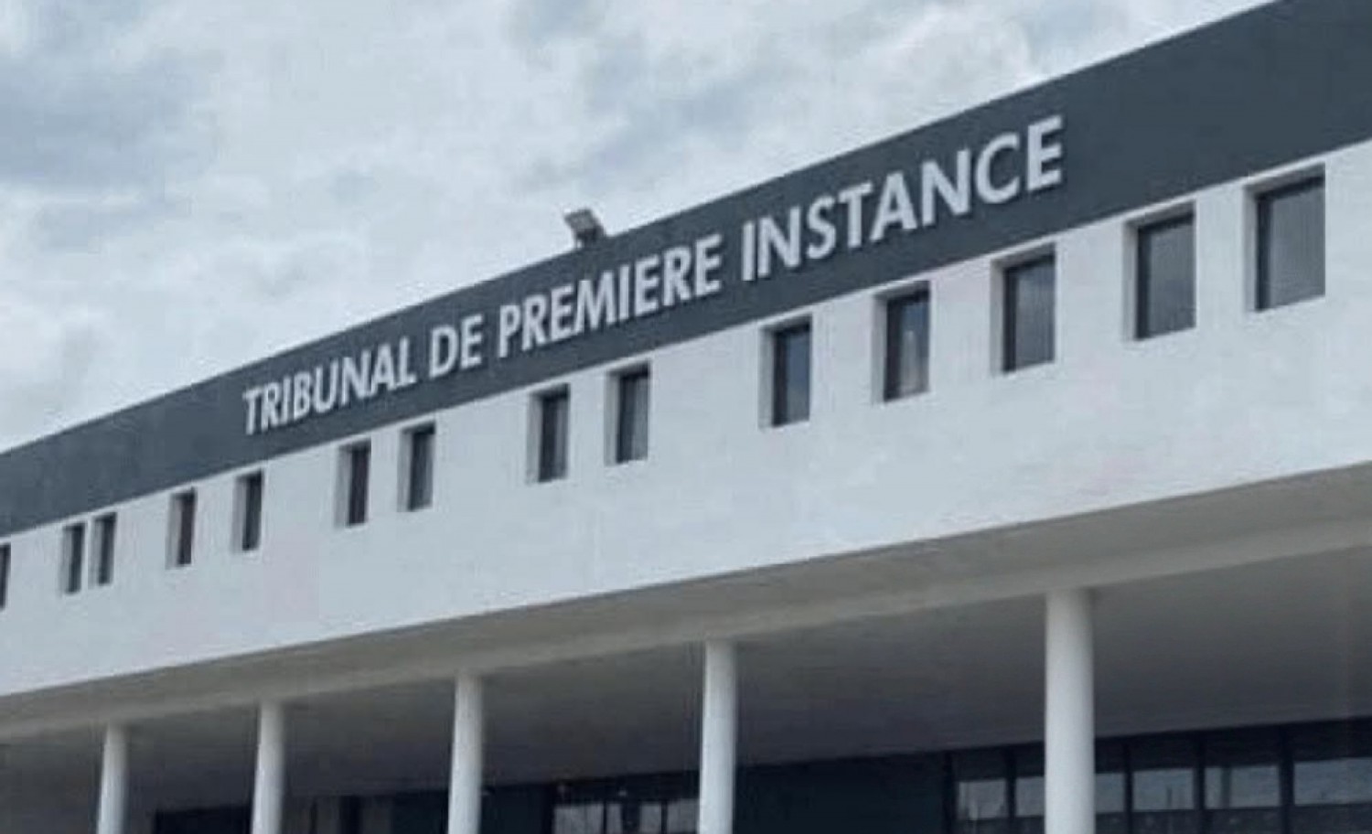 Côte d'Ivoire : Tribunal de Bingerville, une spectatrice interpellée après un live TikTok pendant l'audience