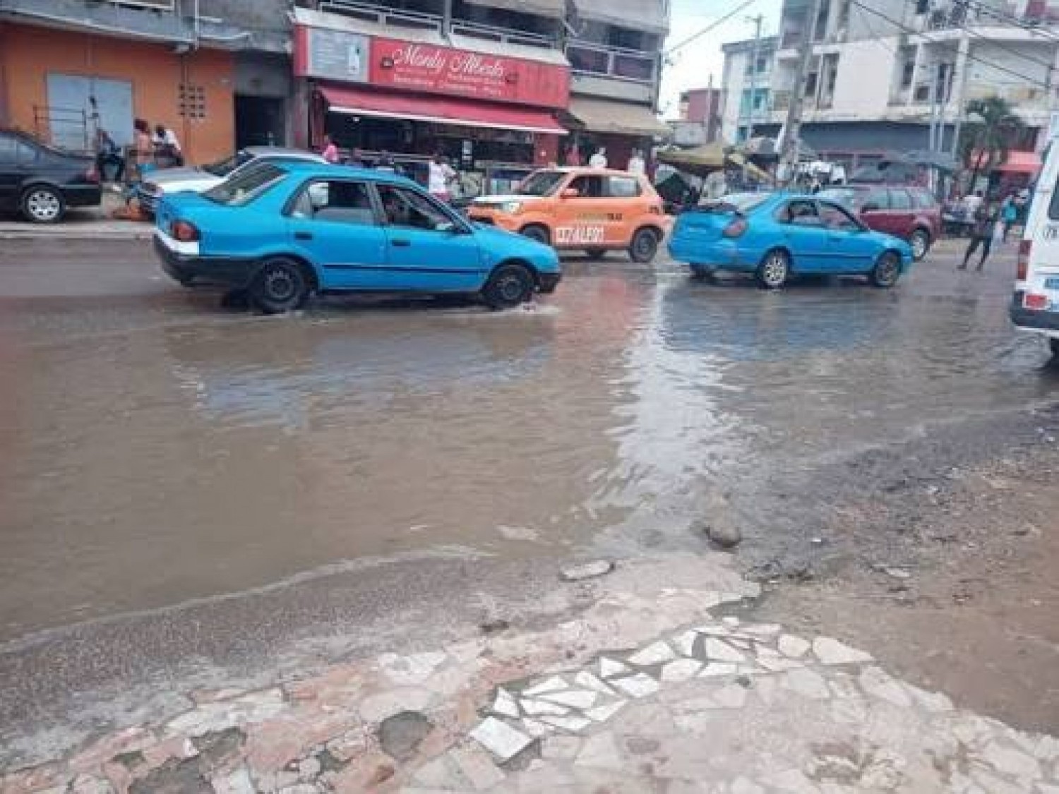 Côte d'Ivoire : Grand Abidjan, quand l'éclat des infrastructures contraste avec le chaos des rues périphériques