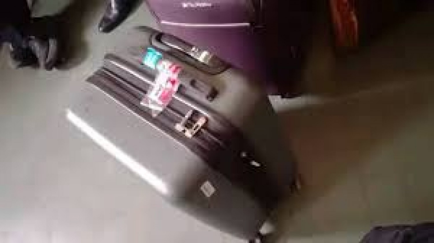 RDC : 1,9 million de dollars saisis à l'aéroport de N'Djili, enquête en cours