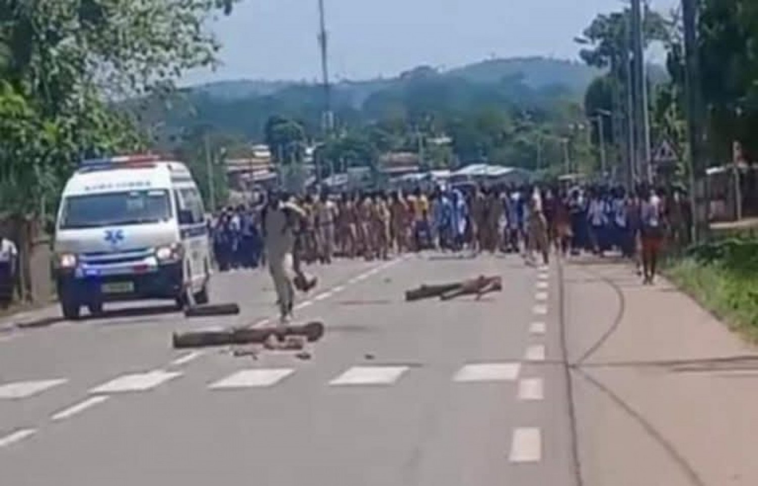 Côte d'Ivoire : Gouméré, drame devant le lycée moderne, un conducteur de moto, tentant d'éviter un véhicule de transport tue deux élèves et fait des blessés