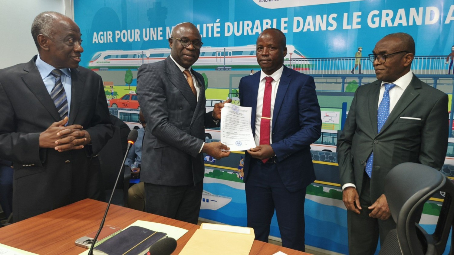 Côte d'Ivoire : Ministère des Transports et des Affaires Maritimes, les Directeurs régionaux et les Sous-directeurs reçoivent leur arrêté de nomination