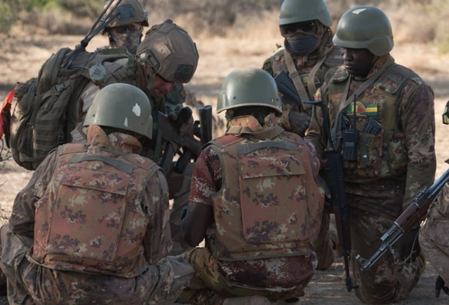 Nigeria : la police libère 18 passagers d'un bus enlevés, dont des étudiants en route pour leurs examens