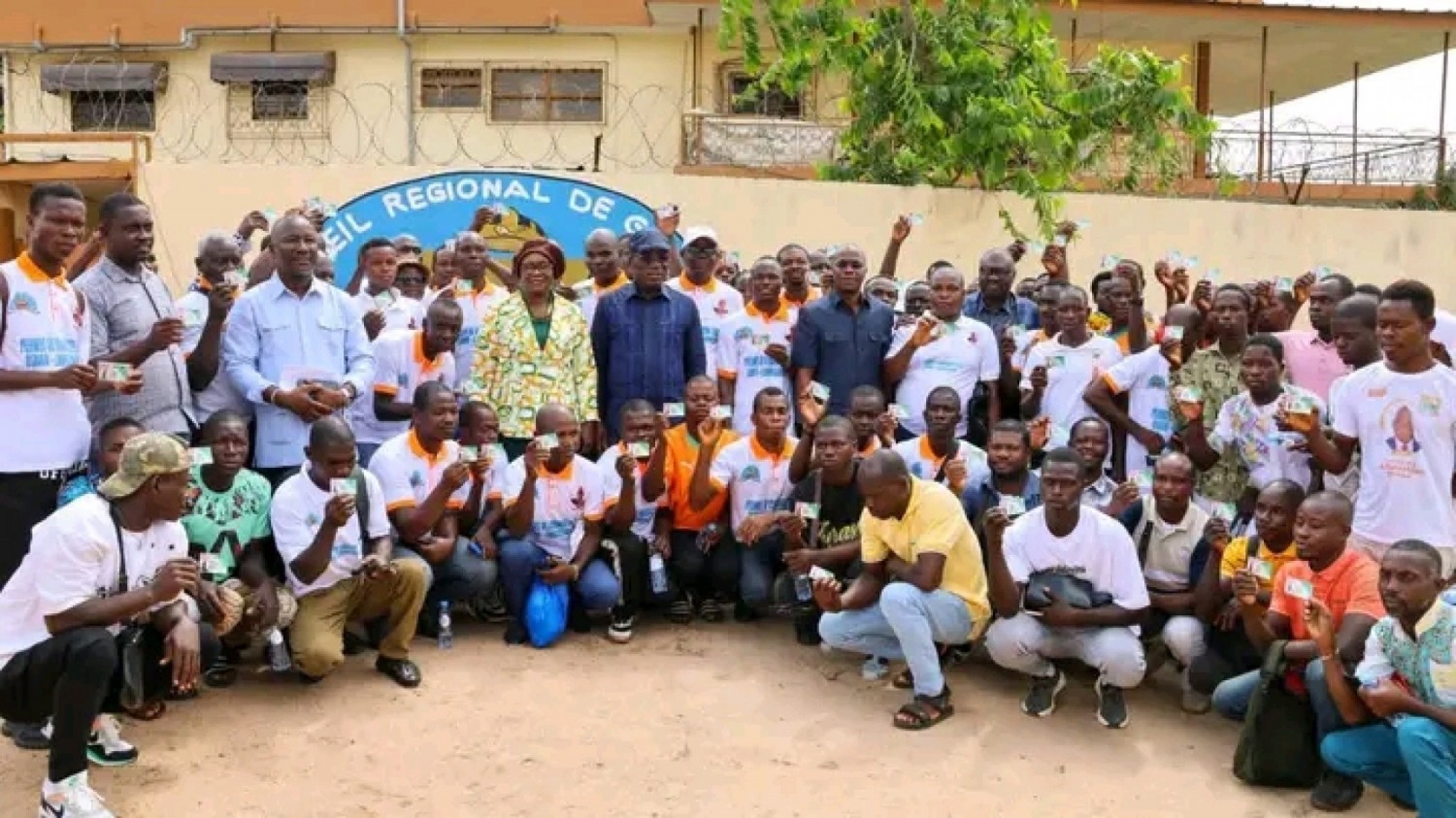 Côte d'Ivoire : Gbêkê, Assahoré offre 100 permis de conduire à des jeunes et prévient: « Ce n'est pas un permis à tout faire...»