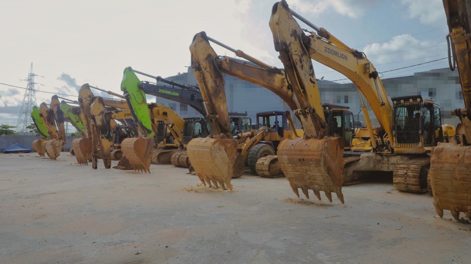 Côte d'Ivoire : Abidjan, l'AGRAC met aux enchères onze engins de travaux publics saisis et intensifie la riposte contre la criminalité économique