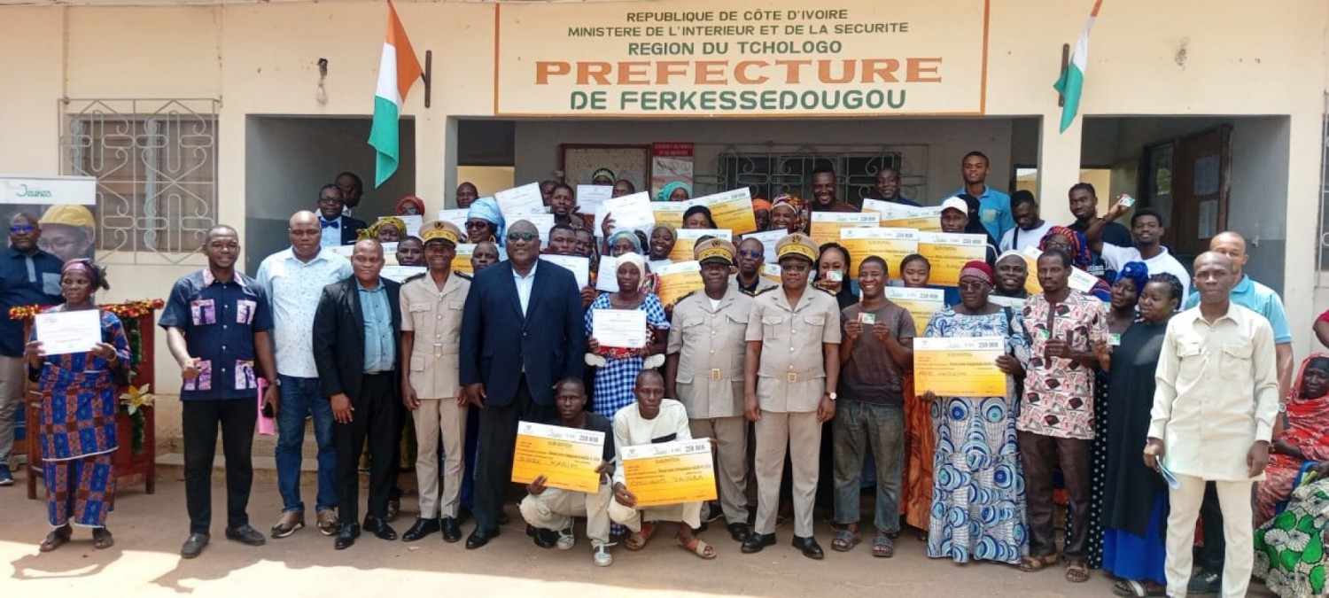 Côte d'Ivoire : Insertion des jeunes à Ferké, plus de 1 400 bénéficiaires reçoivent l'appui du gouvernement