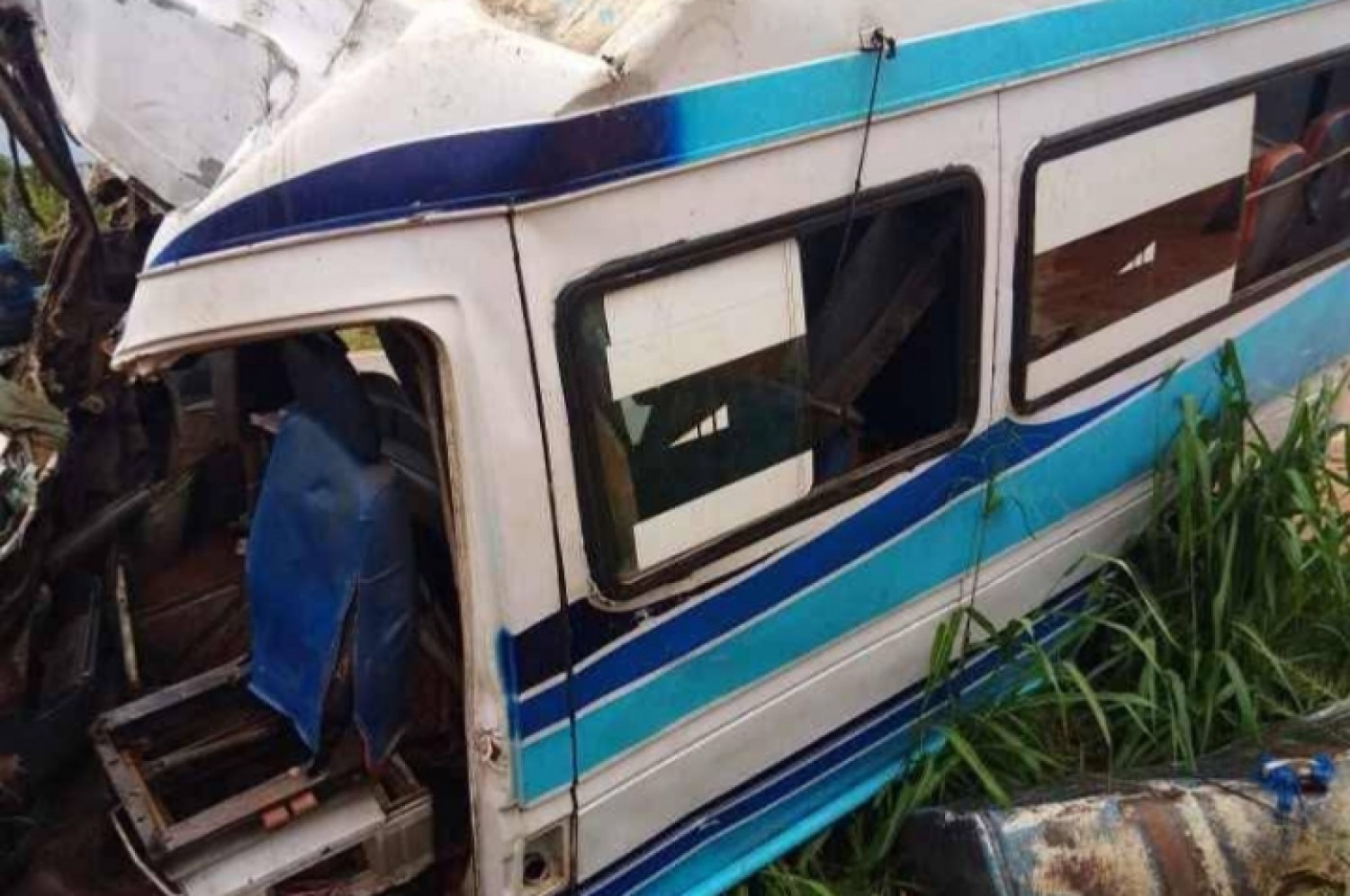 Côte d'Ivoire : Drame routier près de Daloa, deux morts et plusieurs blessés après une collision entre un minicar et un poids lourd