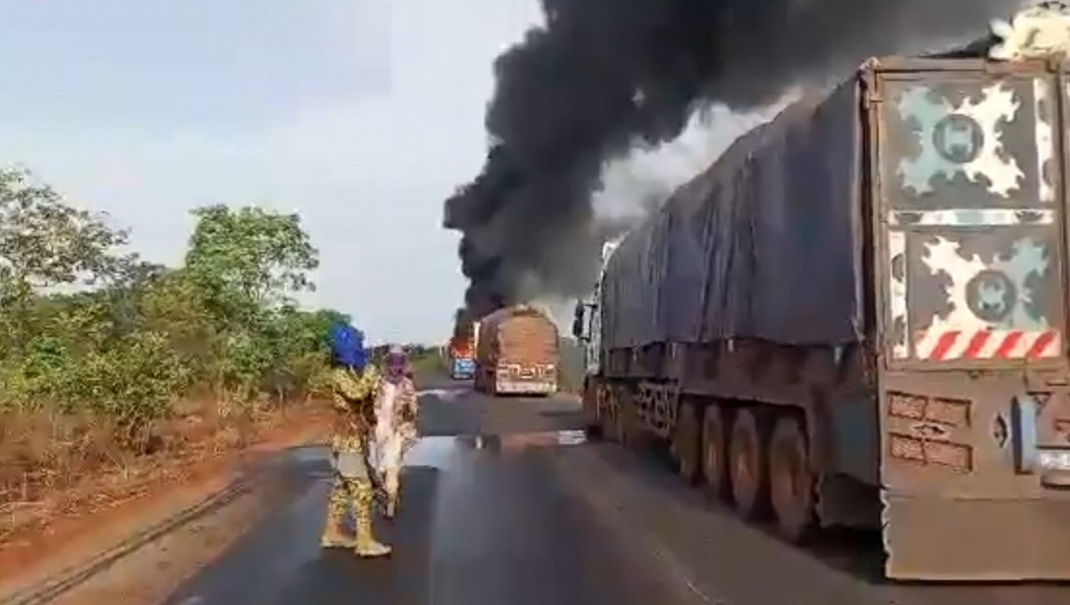 Mali : Des bus incendiés par des djihadistes aux portes d'entrée de Bamako