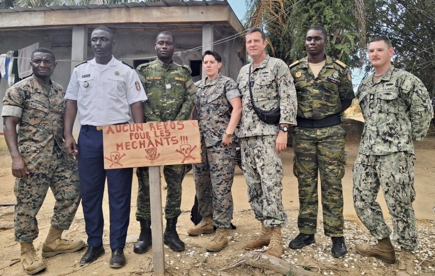 Côte d'Ivoire : Renforcement de la sécurité maritime dans le golfe de Guinée, marins américains et ivoiriens ont travaillé côte à côte
