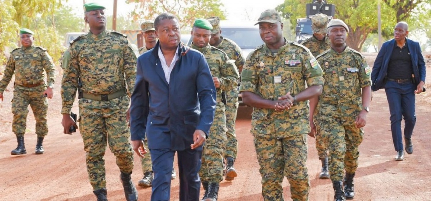 Togo :  Le Président Gnassingbé évalue la situation sécuritaire au nord avec les Forces de Défense et de Sécurité