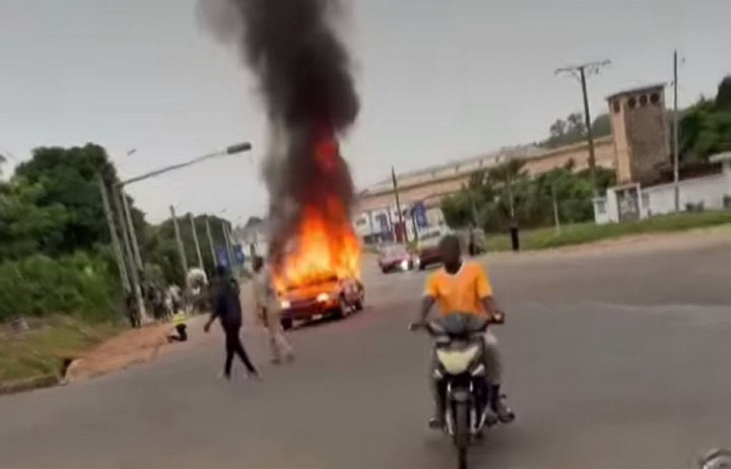 Côte d'Ivoire : Bouaké, un taxi au gaz s'enflamme en pleine circulation, l'illégalité qui met la ville en danger