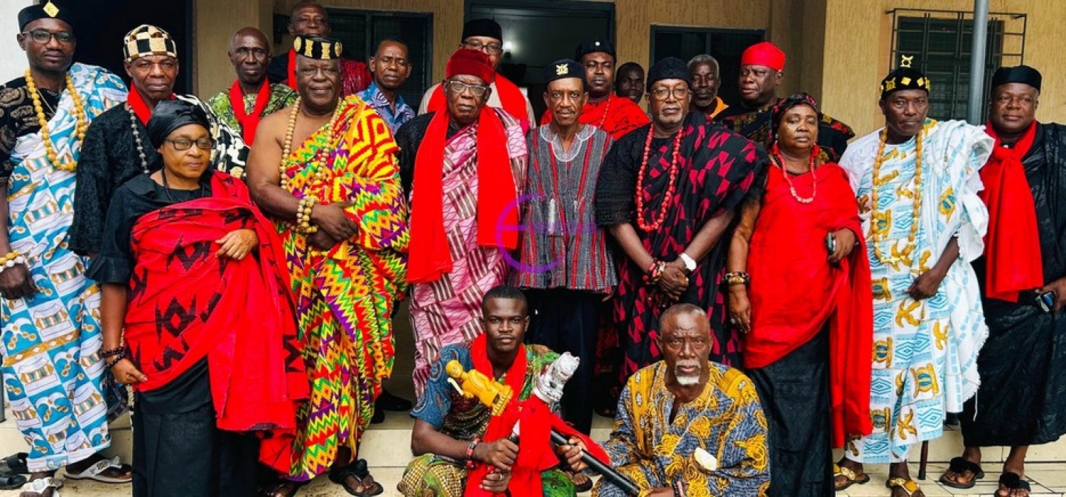 Ghana-Togo :  Protocole coutumier d'avis de décès du roi Agokoli IV au Togo aux Ewé du Ghana