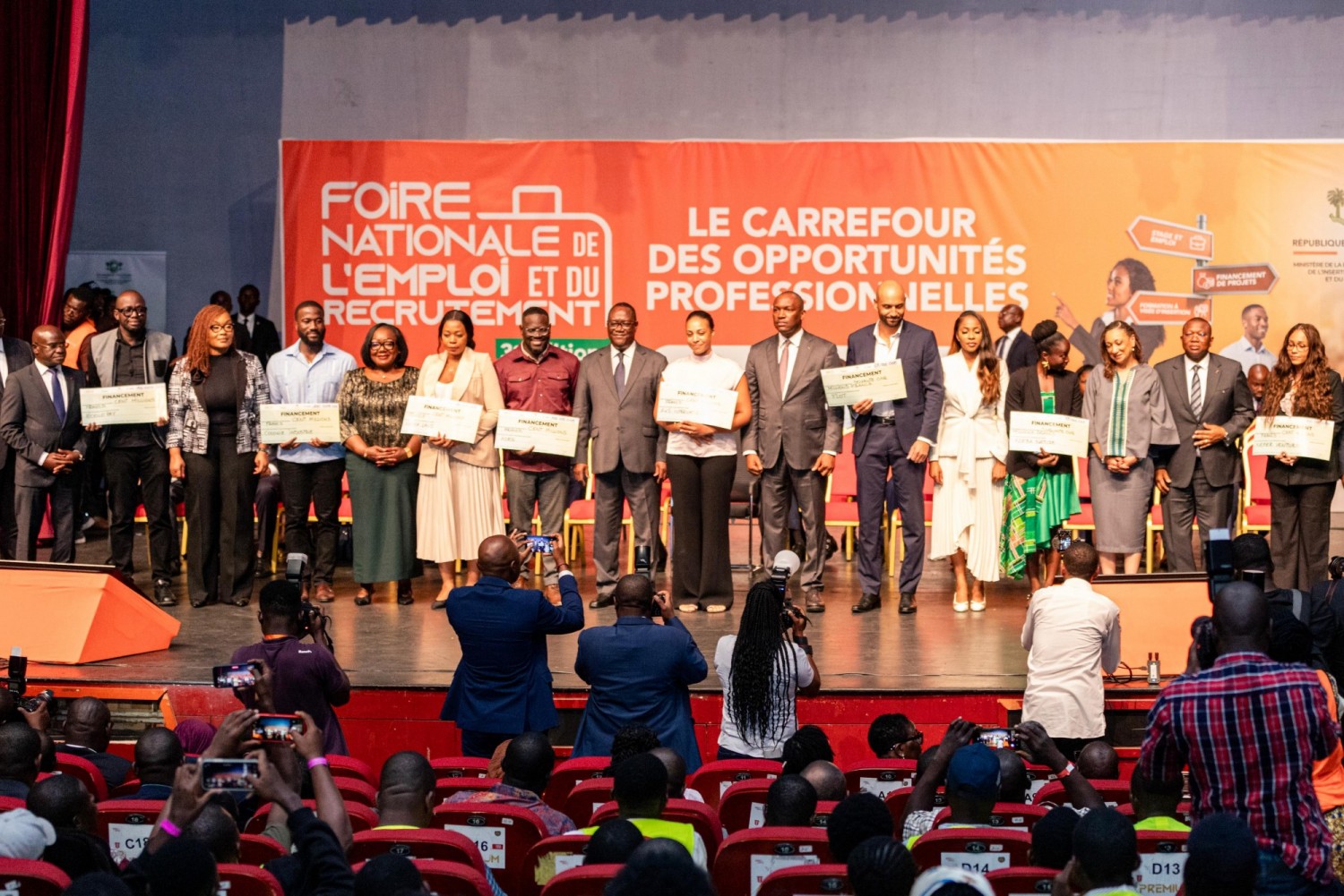 Côte d'Ivoire : la 3e édition de la Foire Nationale de l'Emploi transforme les rêves des jeunes en projets financés