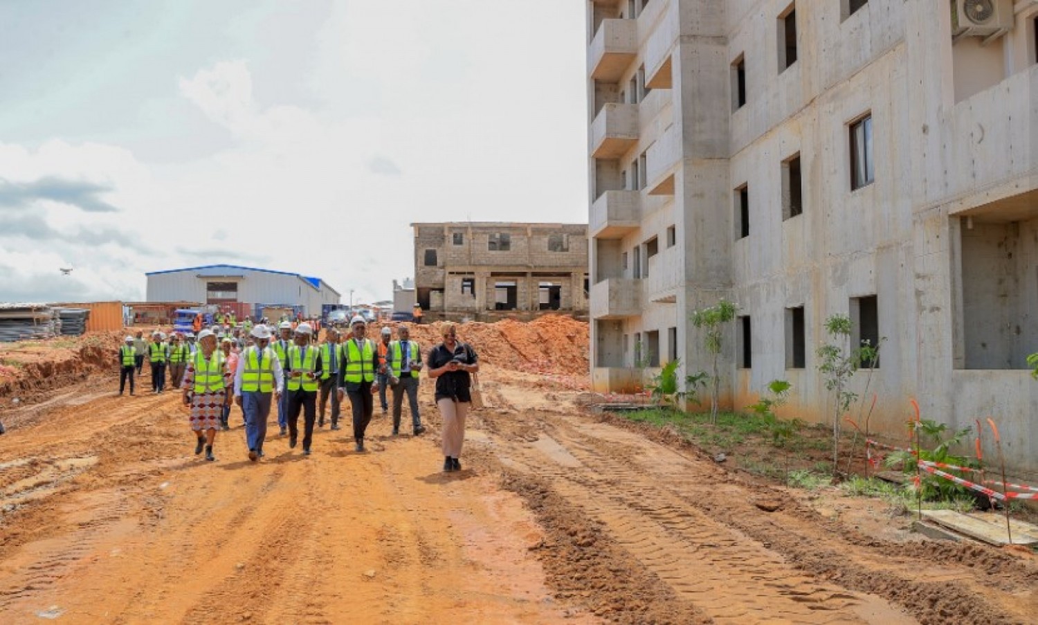 Côte d'Ivoire : Logements sociaux, Moussa Sanogo s'imprègne des travaux de voiries et réseaux divers (VRD) d'Ahoué (Alépé)