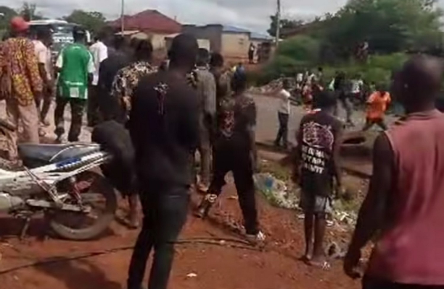 Côte d'Ivoire : Zoukougbeu sous tension, un accident mortel met des jeunes en colère, le Carrefour CPC à l'arrêt