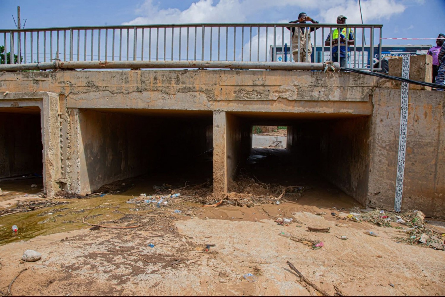 Côte d'Ivoire : Fortes pluies survenues à Bingerville, 06 morts enregistrés, vers la fermeture temporaire du pont de carrefour CIE pour  des travaux de canalisation