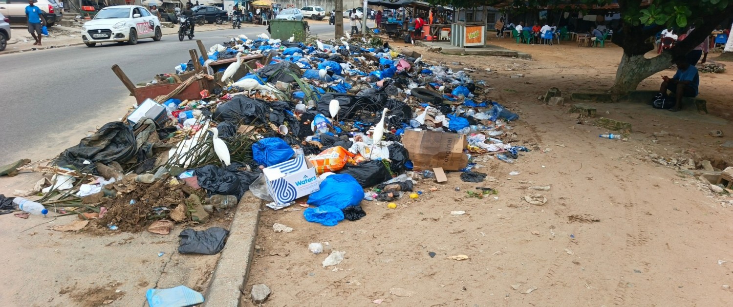 Côte d'Ivoire : Yopougon, après l'ultimatum, les ordures répondent « Nous sommes toujours là »