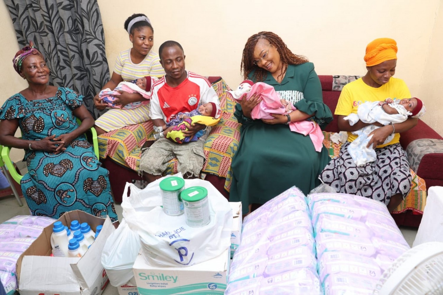 Côte d'Ivoire : Abobo et Yopougon, le Gouvernement au secours de familles éprouvées par l'arrivée de triplés et de quadruplées