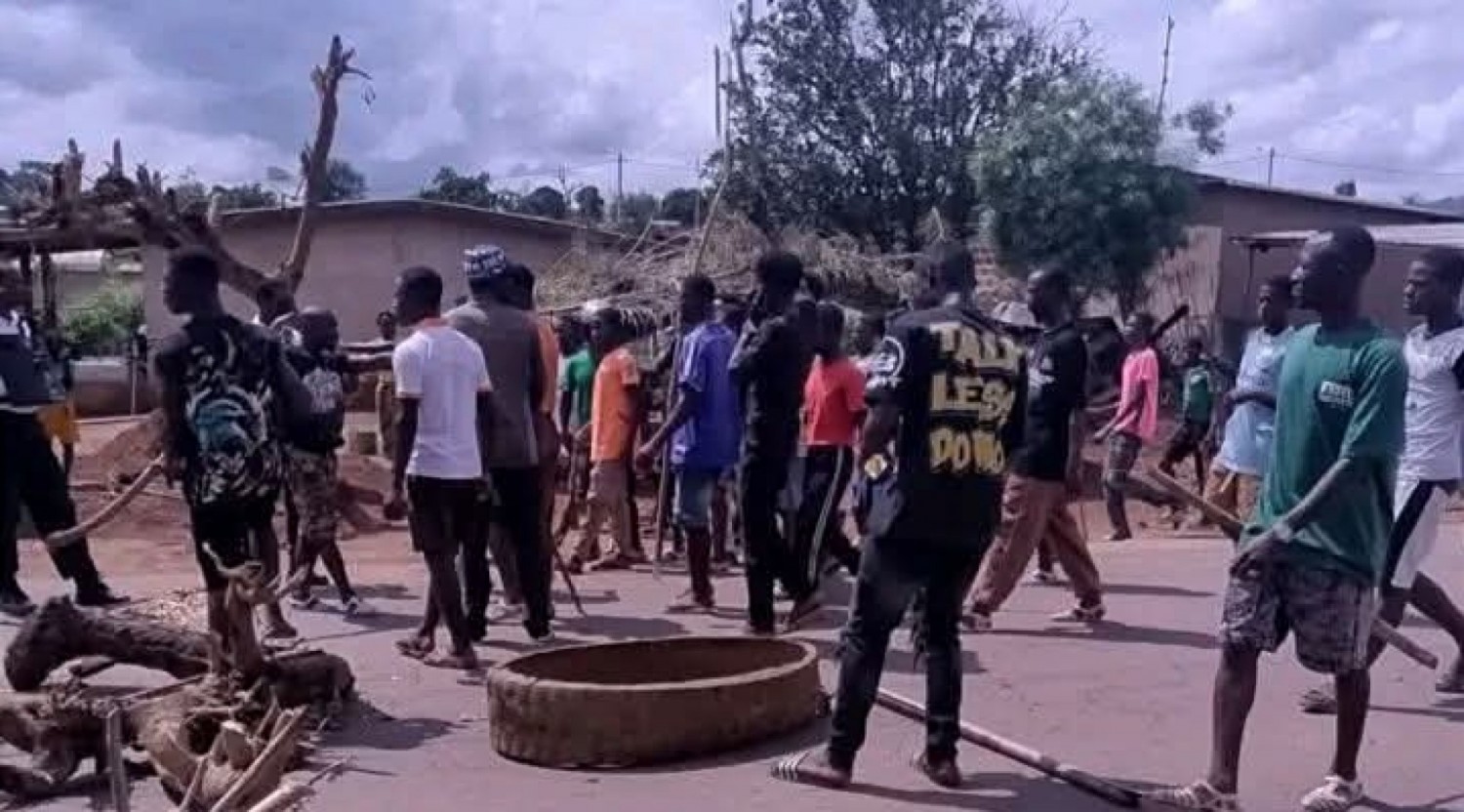 Côte d'Ivoire : Biankouma sous tension après le décès d'un jeune à Dingouin, manifestations et incendies signalés