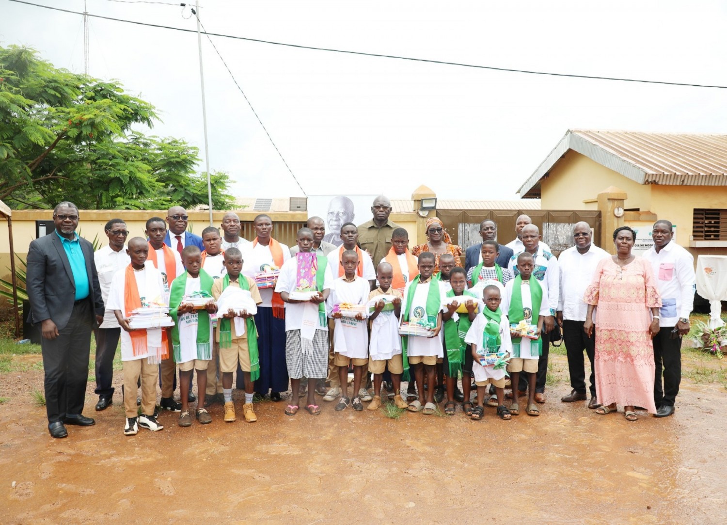Côte d'Ivoire : Tiassalé, Eticoon célèbre l'excellence scolaire avec le Ministre Ahoutou qui rend hommage à Alla Lamine