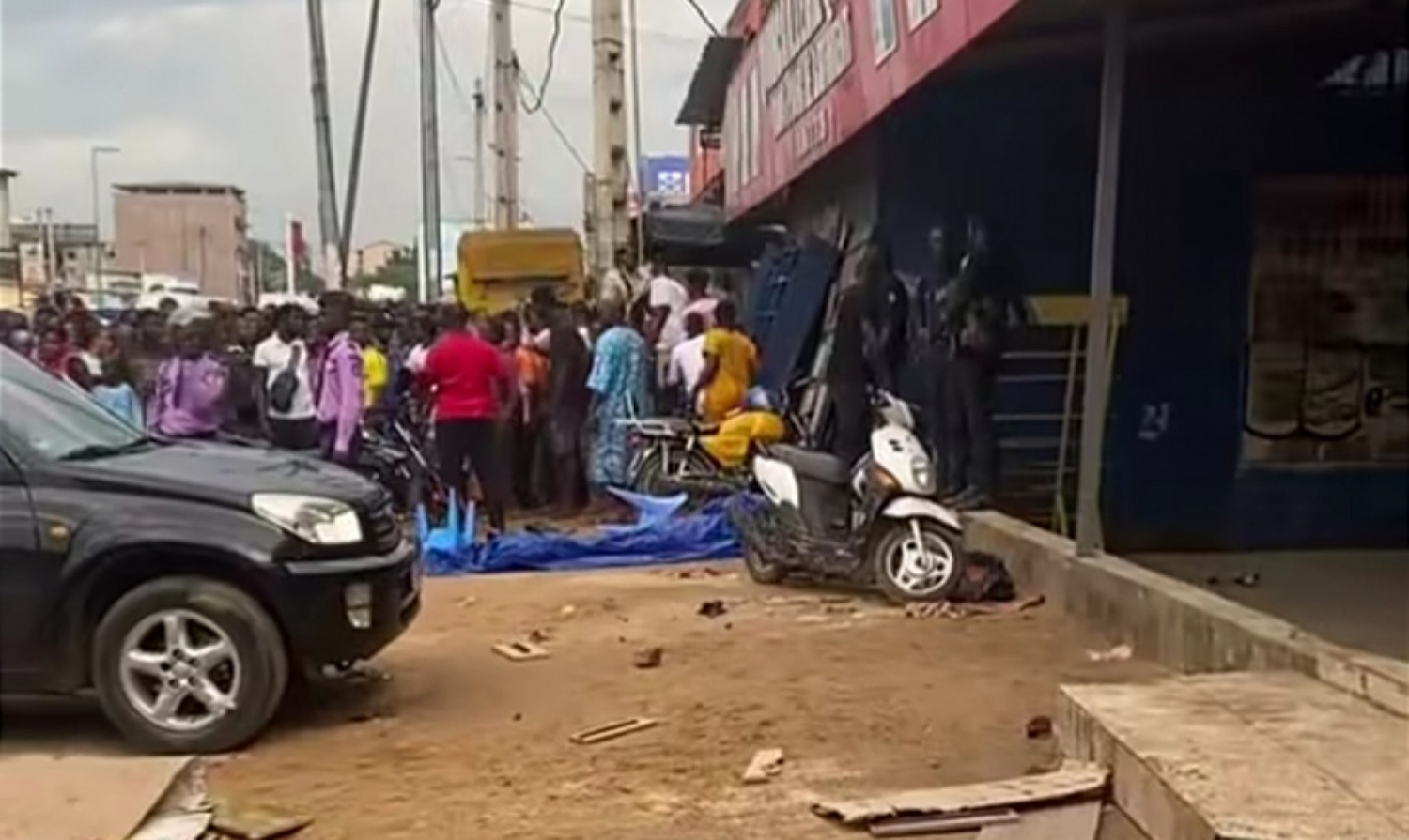 Côte d'Ivoire : Bingerville, un décès mystérieux devant un magasin dégénère en pillage