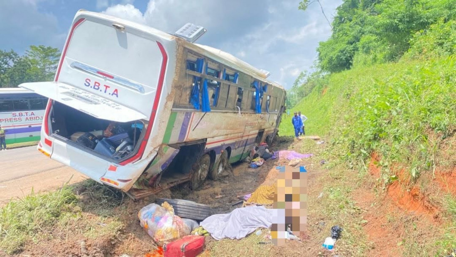 Côte d'Ivoire : Une sortie de route d'un car occasionne le décès de 03 passagers sur l'autoroute du nord
