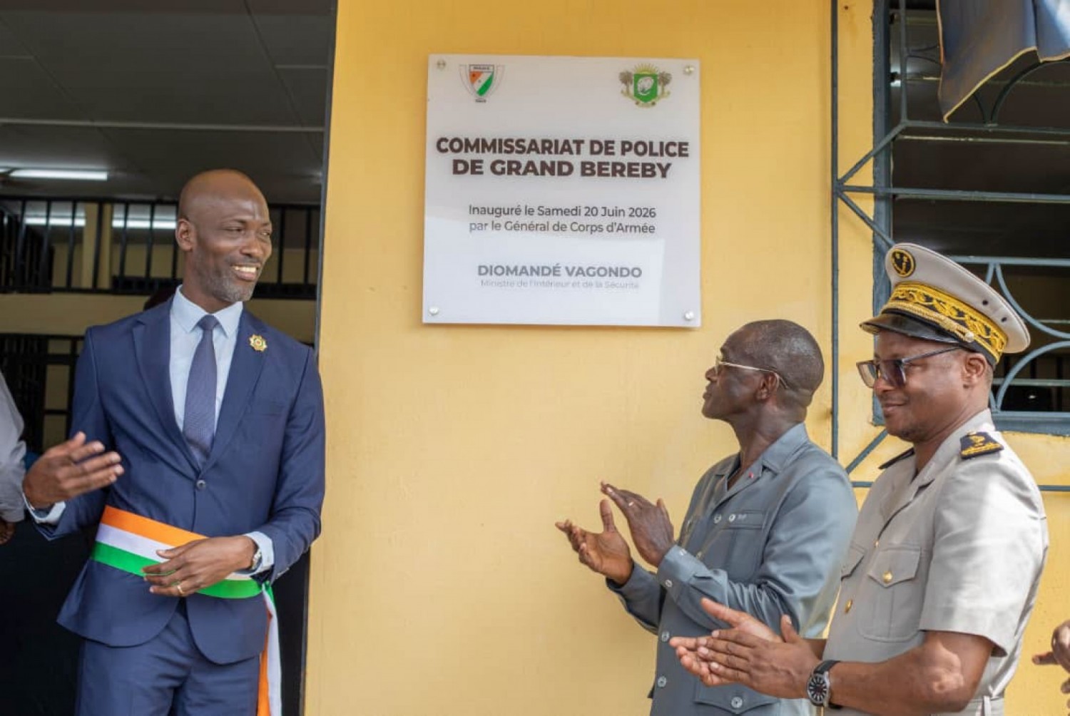 Côte d'Ivoire : Les Commissariats de Fresco et Grand-Bereby inaugurés pour renforcer le maillage sécuritaire, le message du Ministre Vagondo aux Policiers