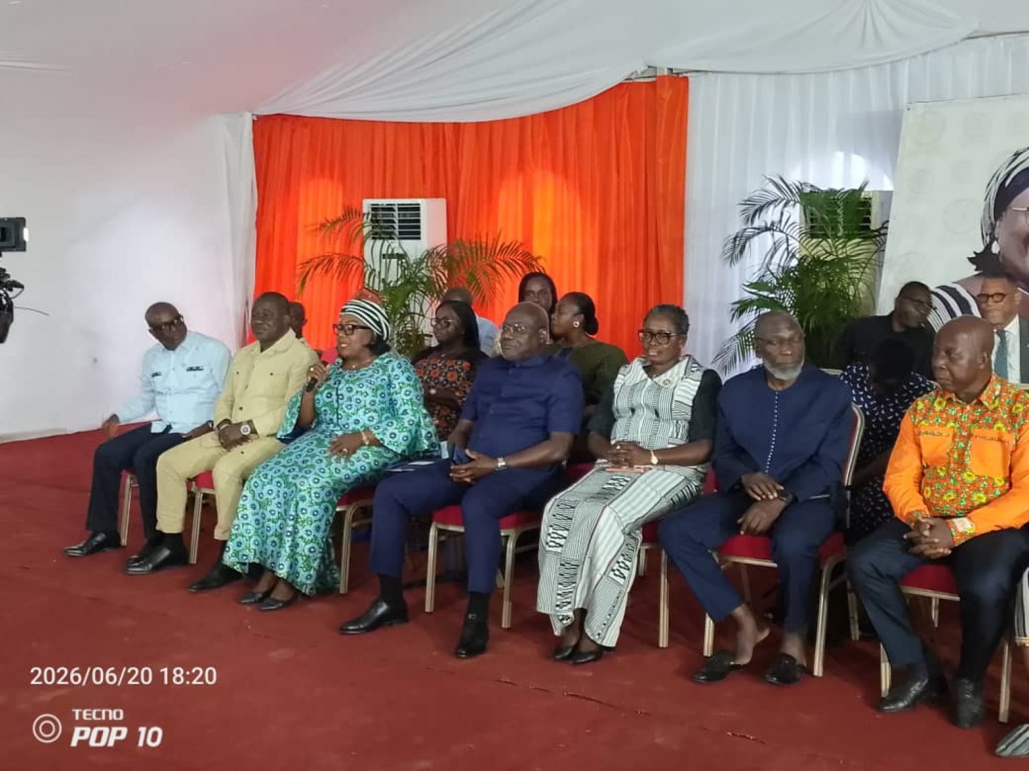 Côte d'Ivoire : Anne Ouloto transmet un message à ses parents depuis Yopougon, les encourageant à se concentrer sur deux aspects cruciaux : « la paix et le développement »