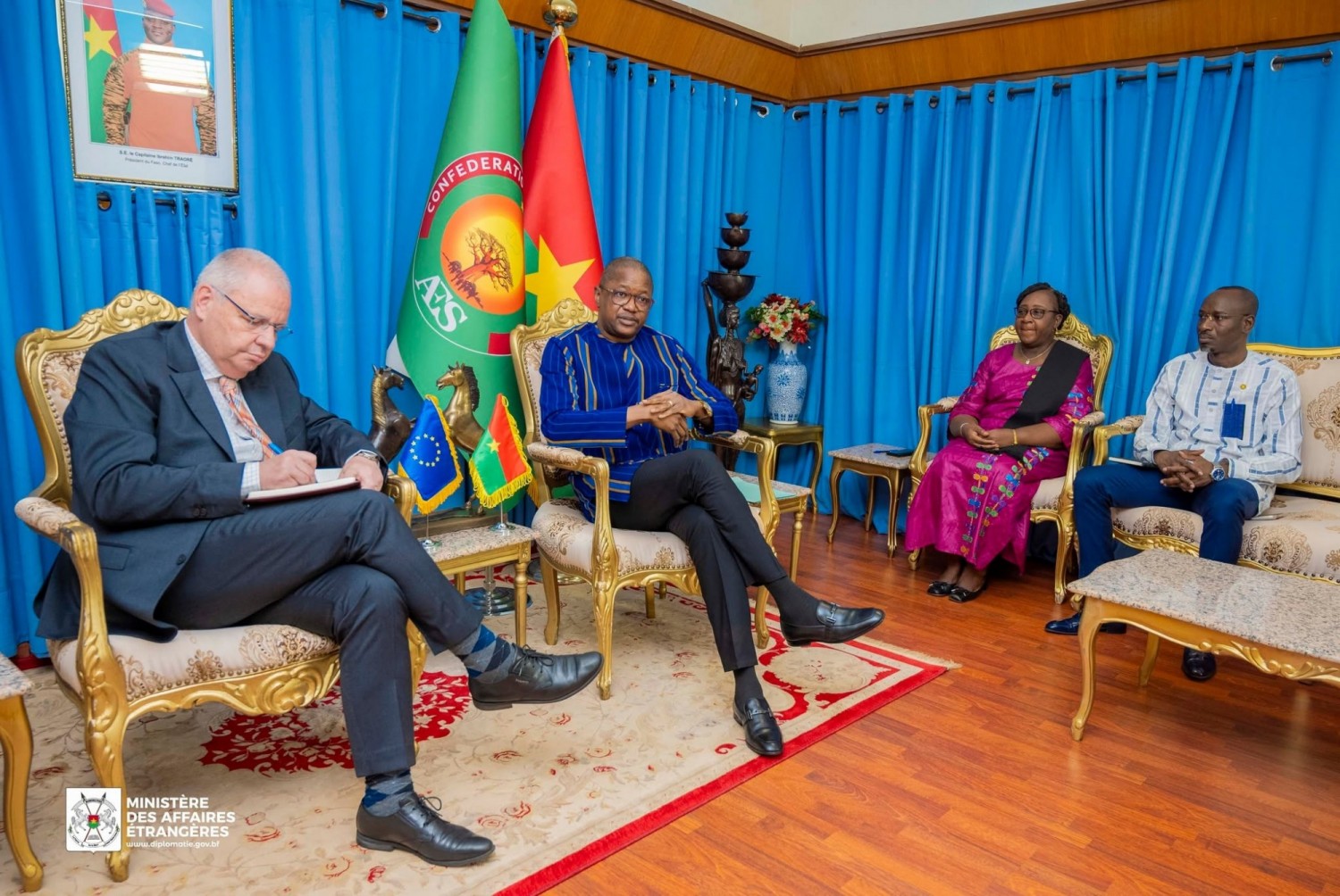 Burkina Faso : le gouvernement exprime sa « désapprobation, regret et déception »  après une déclaration d'un député au parlement européen