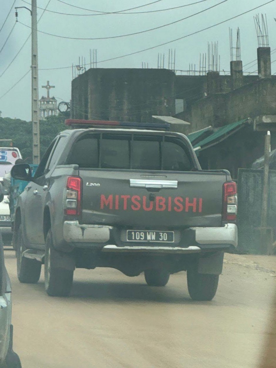 Côte d'Ivoire : Incivisme routier, une conductrice à bord d'un véhicule pick-up surmonté de gyrophare dénoncée interpellée