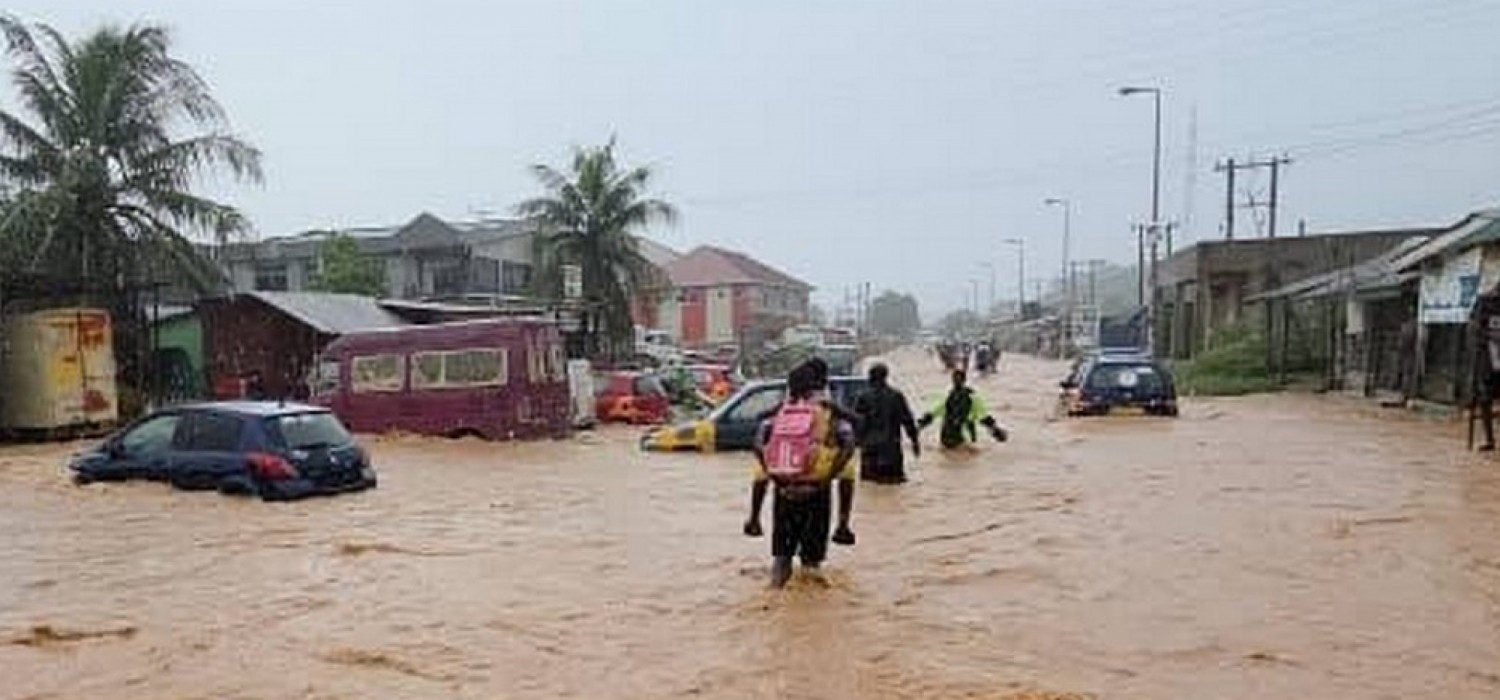 Ghana :  Inondations dans la région centrale, 18 morts, 58 bâtiments effondrés, alerte pour les zones sinistrées