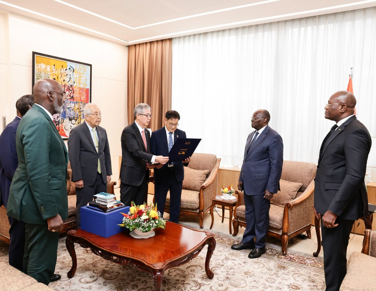 Côte d'Ivoire : Le Grand Maître Yun Ung-Suk du Taekwondo chez  Meyliet Koné pour la régularisation des grades internationaux des pratiquants ivoiriens