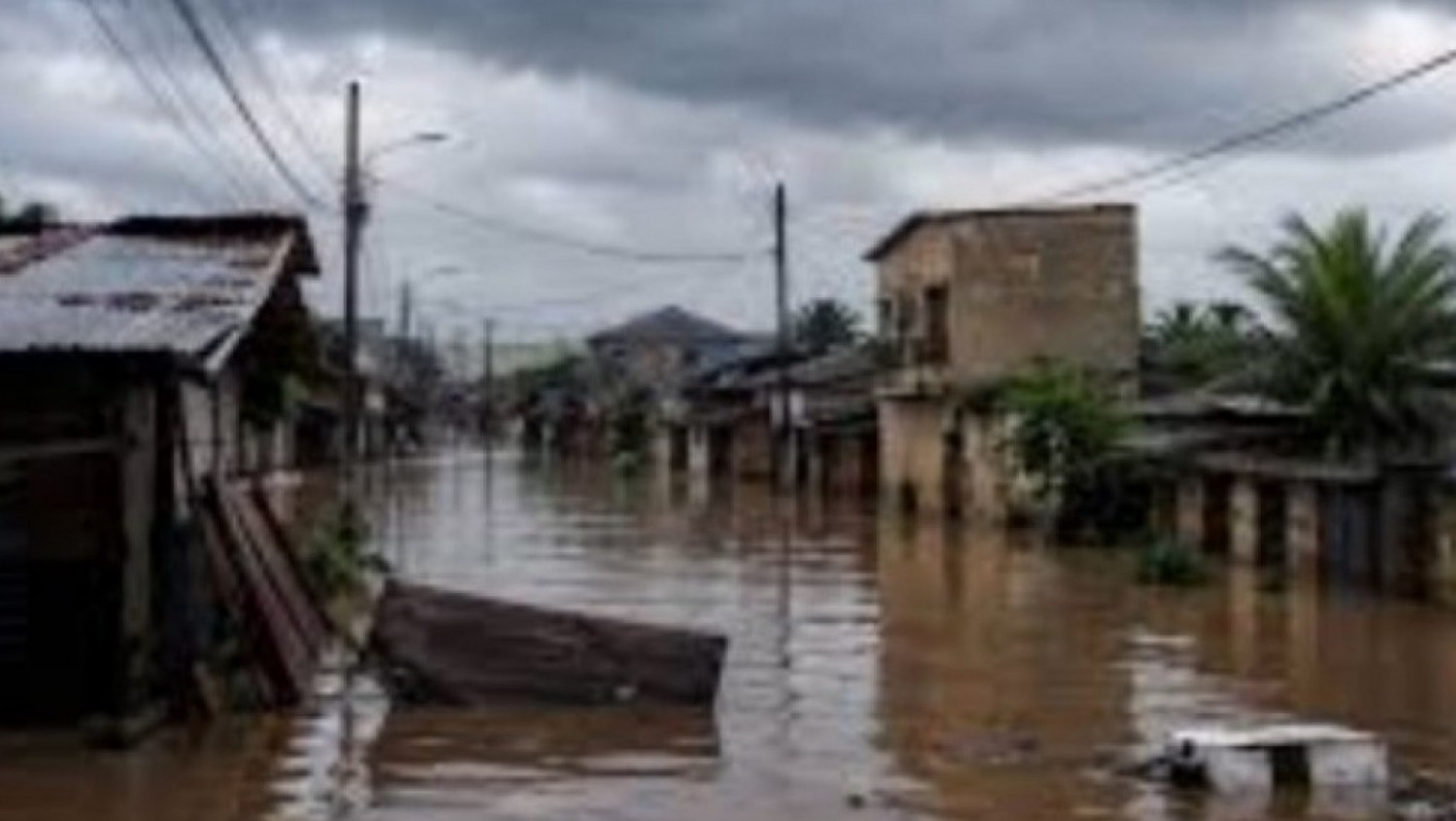 Côte d'Ivoire : Tragédie à Guéyo, une femme enceinte et sa fille emportées par les eaux  dans un village