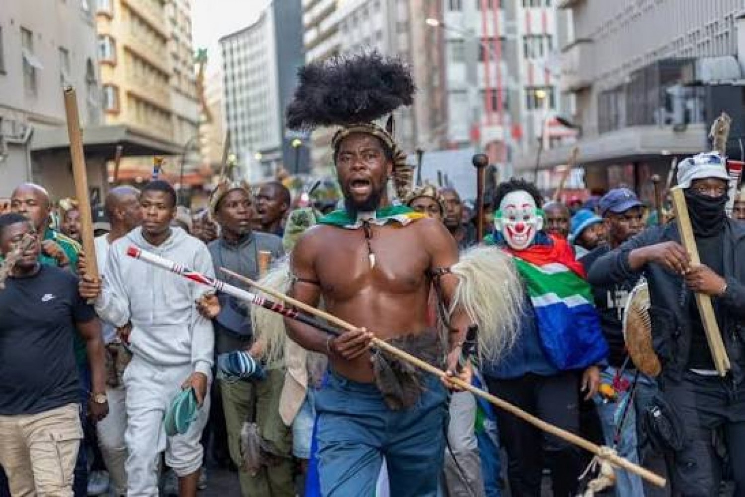 Afrique du Sud : Des sans-papiers livrés à la police par des manifestants anti-migrants