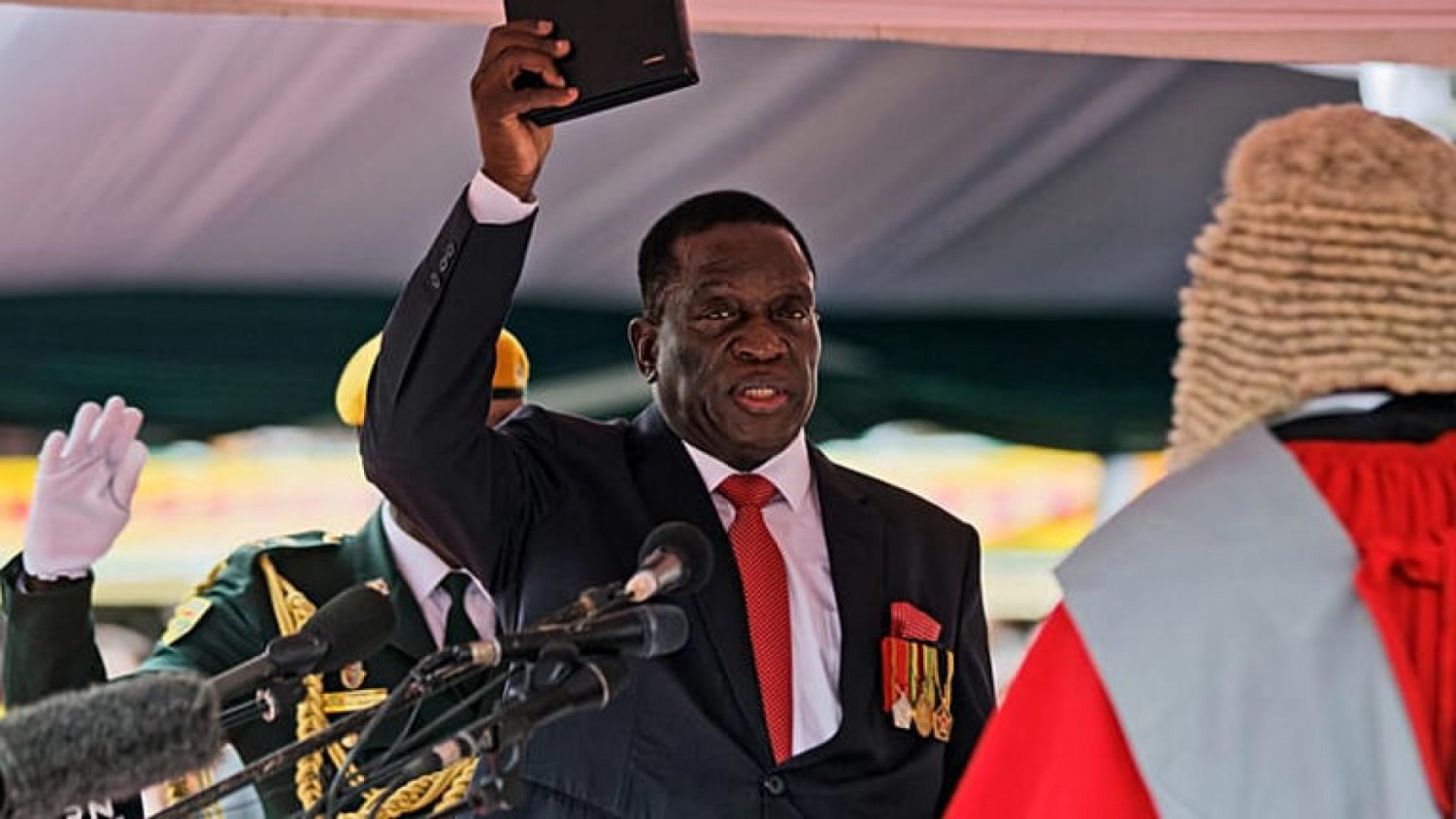 Zimbabwe : « Cette loi sert leurs intérêts », l'opposition conteste la prolongation du mandat de Mnangagwa