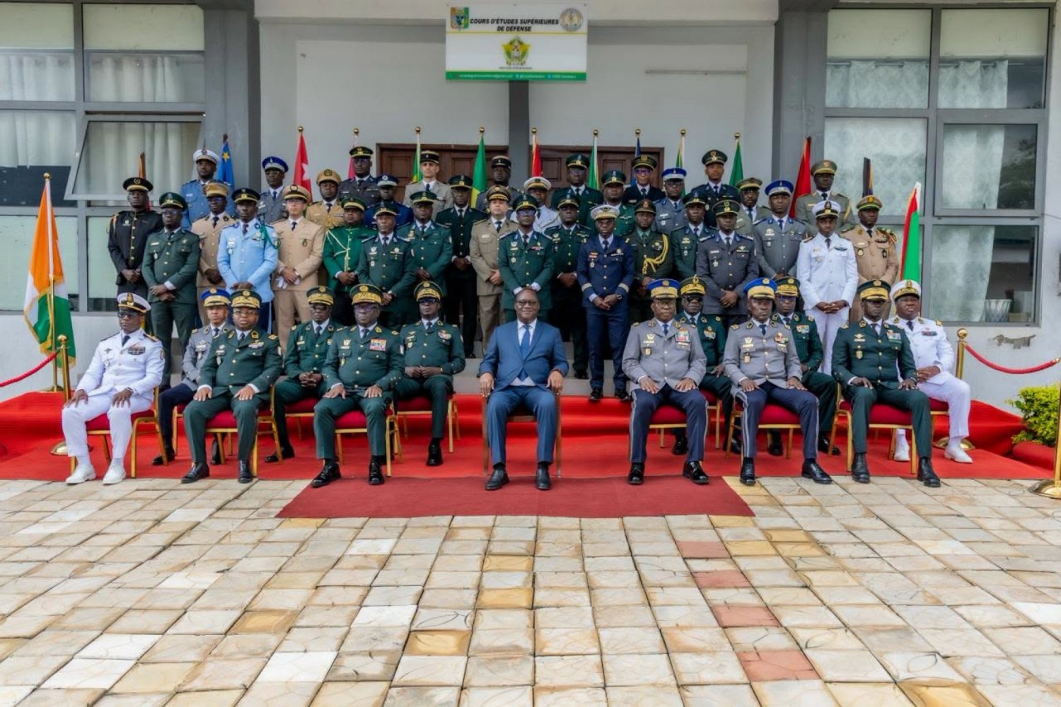 Côte d'Ivoire : Ecole de Guerre de Zambakro, 27 officiers auditeurs issus des 15 pays ont reçu leurs Brevets