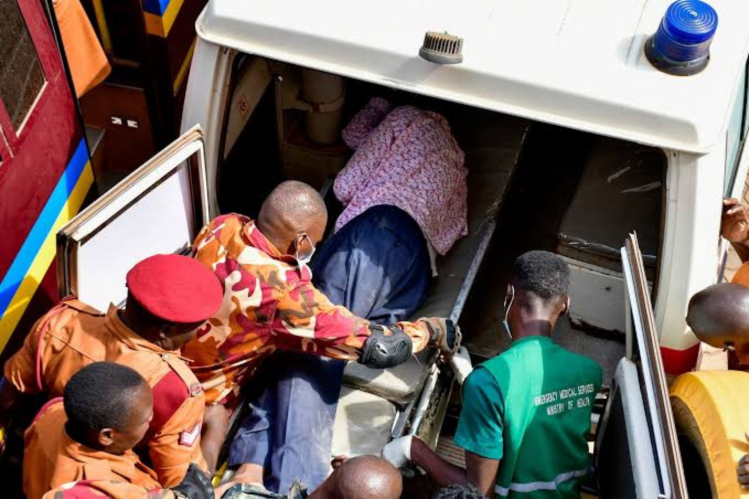 Ouganda : L'opposant Kizza Besigye s'effondre en plein procès pour trahison