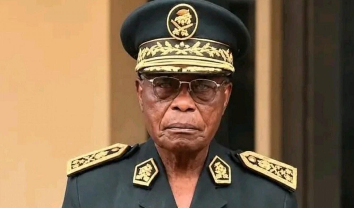 Cameroun : Depuis l'étranger, Biya signe la retraite du général Tchemo numéro 2 de l'armée