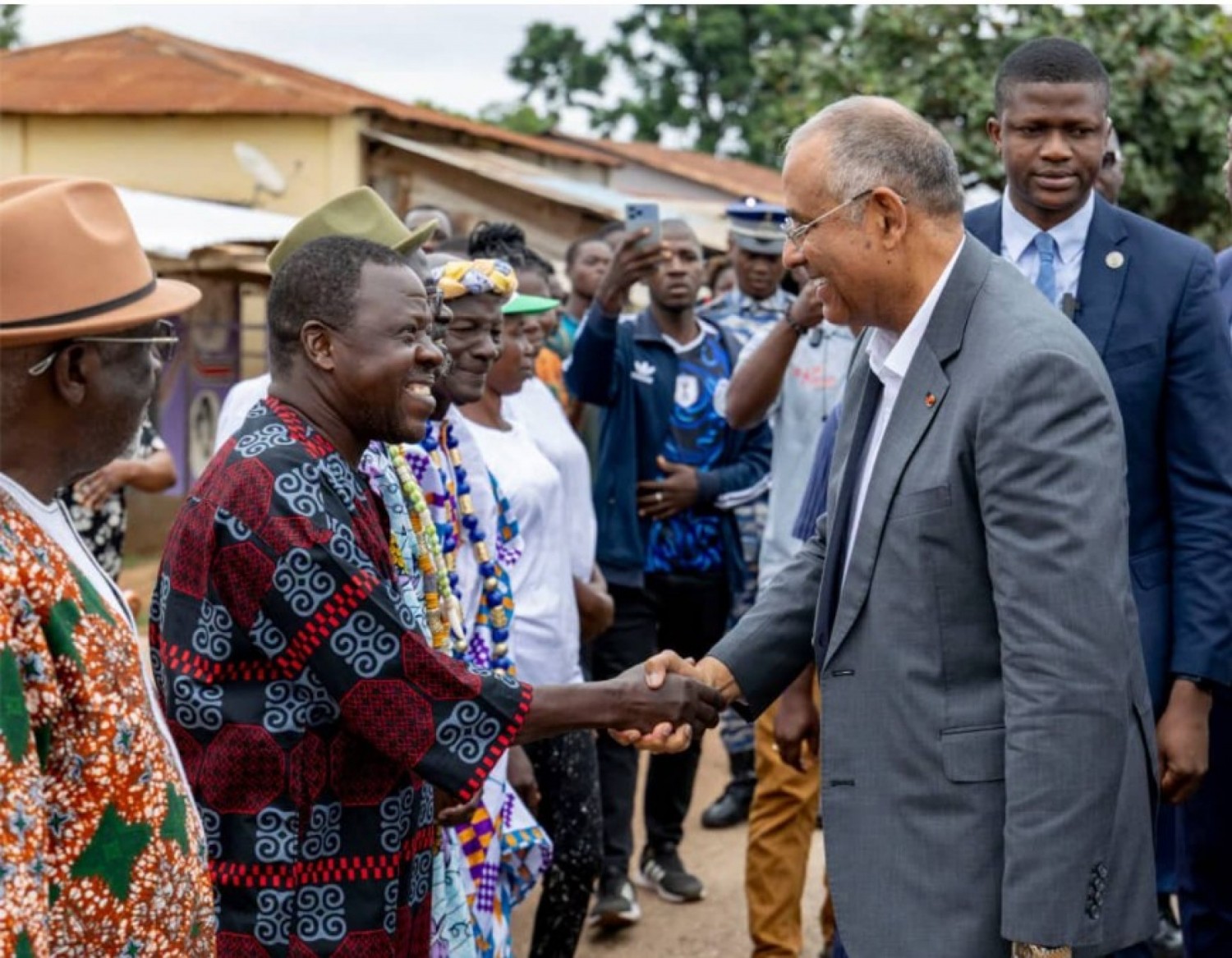 Côte d'Ivoire : Le PAN Patrick Achi à la rencontre des populations de la Mé, « Un élu doit savoir écouter autant qu'il décide »