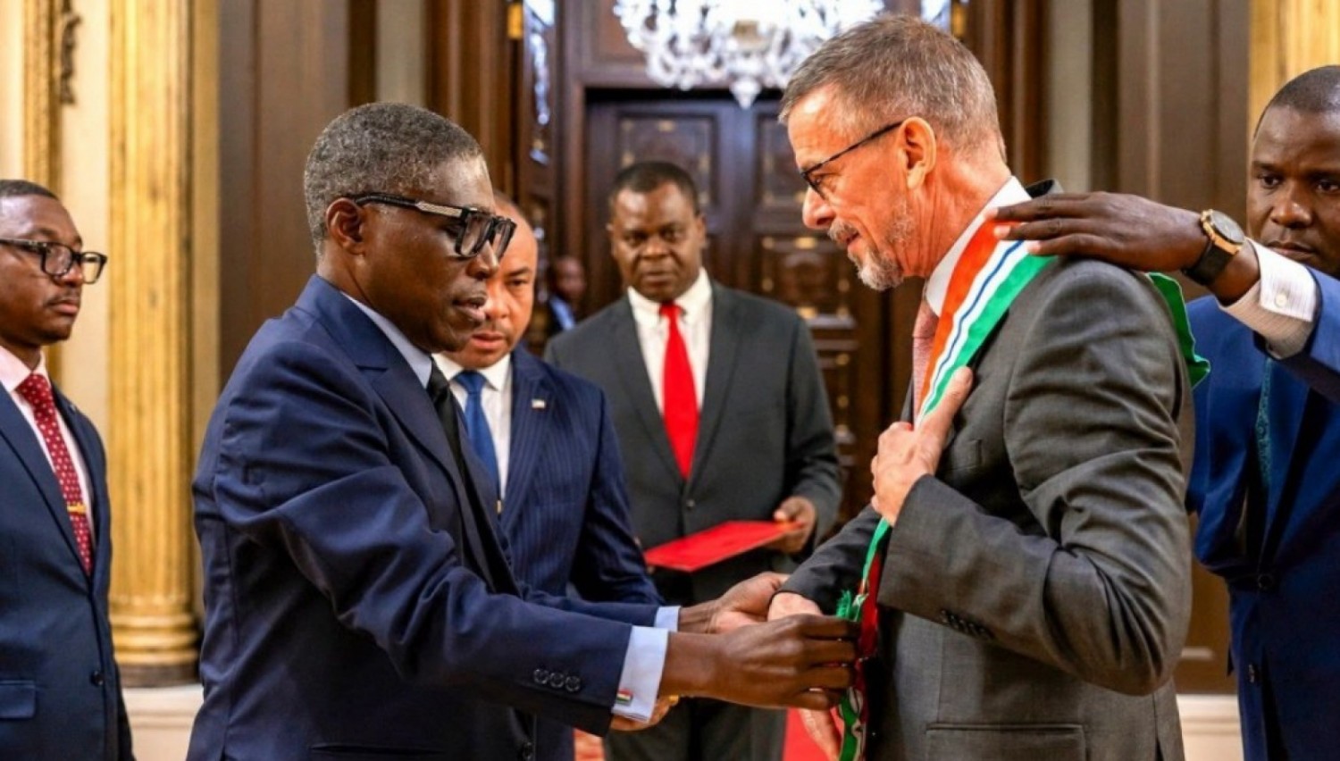 Guinée équatoriale : L'ambassadeur de France décoré à la fin de sa mission