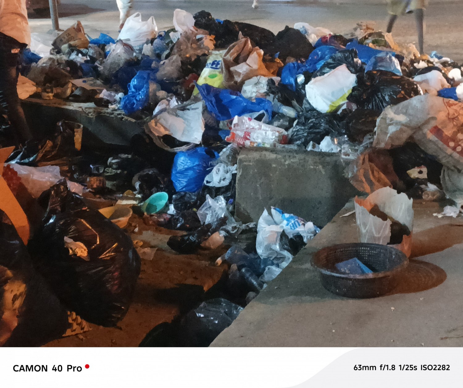 Côte d'Ivoire : Crise des ordures à Abidjan, près d'un mois après, les déchets continuent de résister aux promesses du gouvernement, les populations toujours exposées