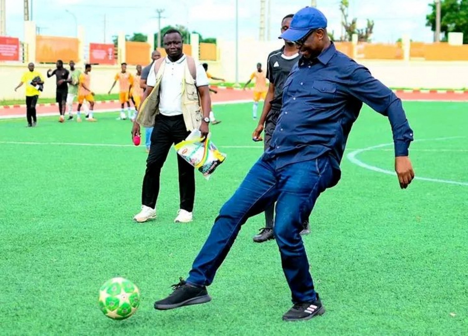 Côte d'Ivoire : Bouaké, Amadou Koné lance les activités sportives de vacances pour le bonheur de la jeunesse
