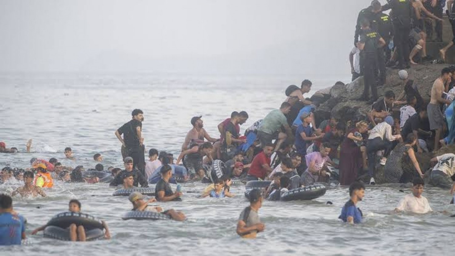 Maroc: Crise migratoire à Ceuta, Rabat brise le silence et fait état de 40.000 tentatives de passage
