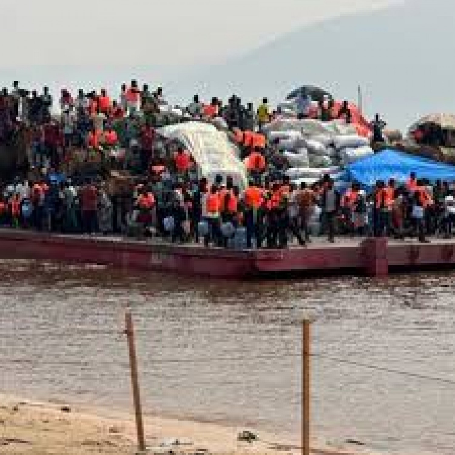 RDC : Un bateau immobilisé après un cas suspect d'Ebola aux portes de Kinshasa