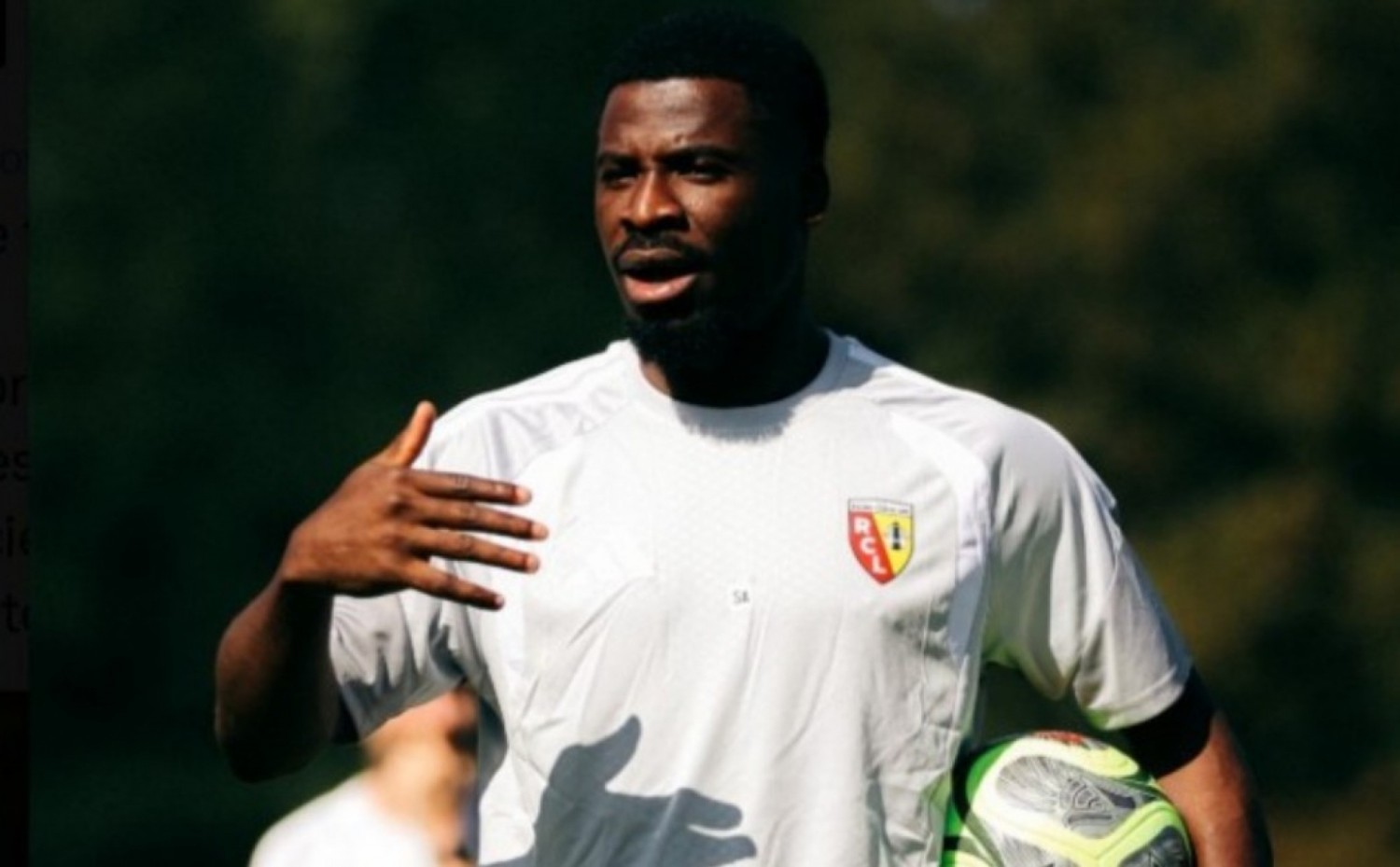 Côte d'Ivoire : Serge Aurier arrête sa carrière et rejoint le centre de formation de Lens en tant qu'entraîneur adjoint